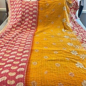 Sari Kantha throws brand new with out tags. Vibrant one of a kinds!